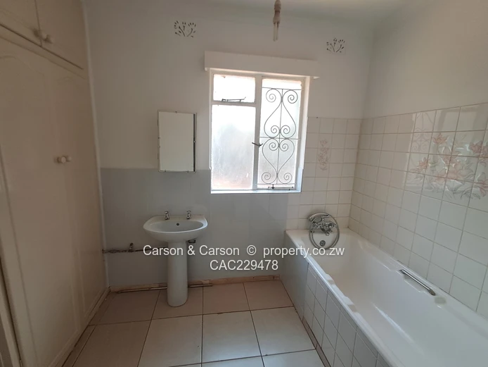 Exclusive Double-Storey Residence on One Acre – Greendale North