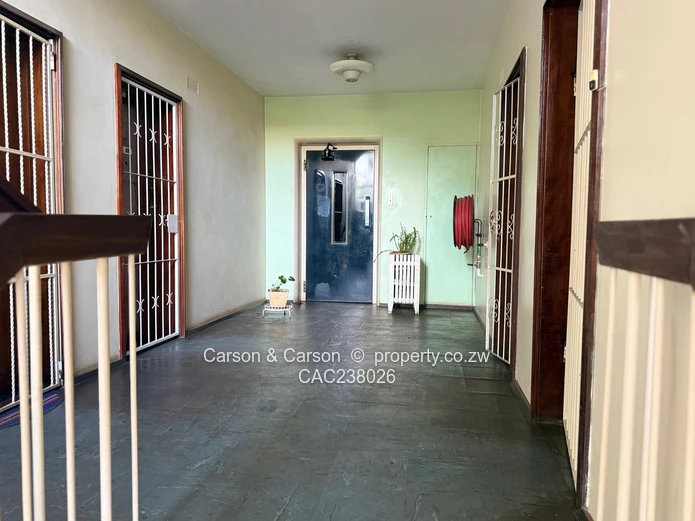 Upper Aves. Elegant 3 Bed. Apart.