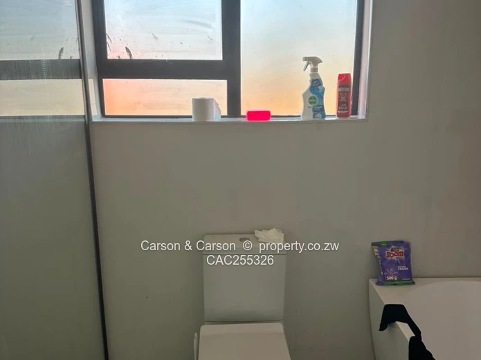 588m² Pomona Stand — Cottage, Tarred Roads & Water