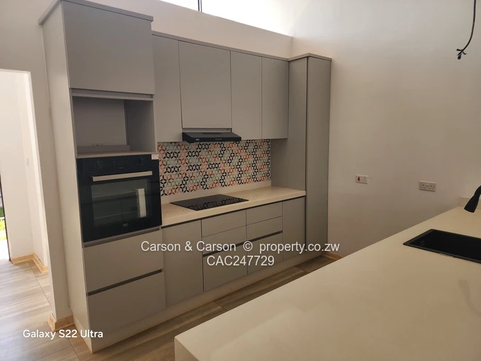 Modern 3-Bed, 2-Bath Garden Flat with Borehole – Borrowdale