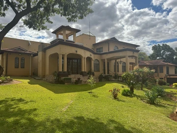 Massive double storey house to rent in Umwinsidale 