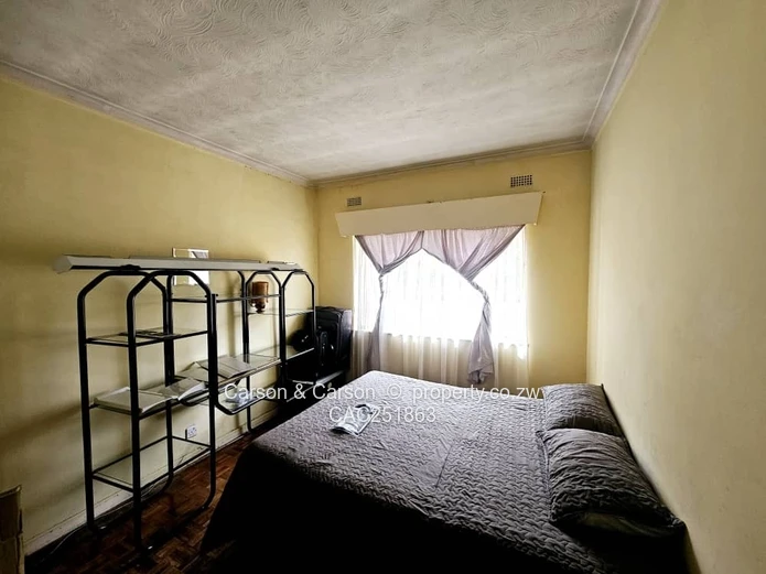 Queensdale 4-Bed Home with Secure Veranda & Large Yard