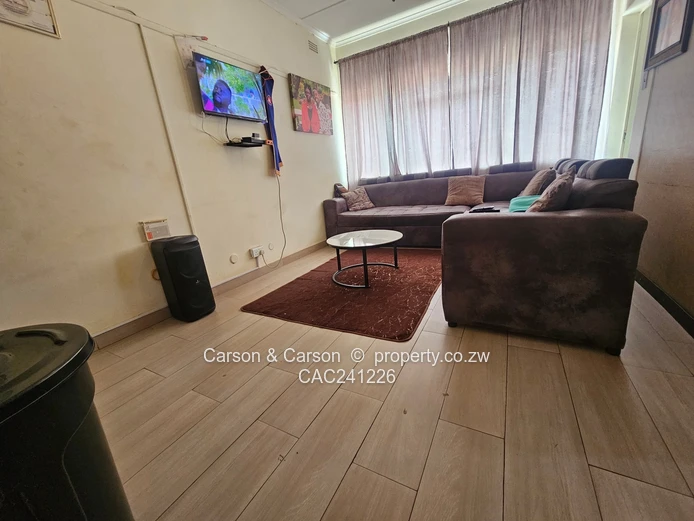 One and a half bedrooms flat for sale in the Avenues 