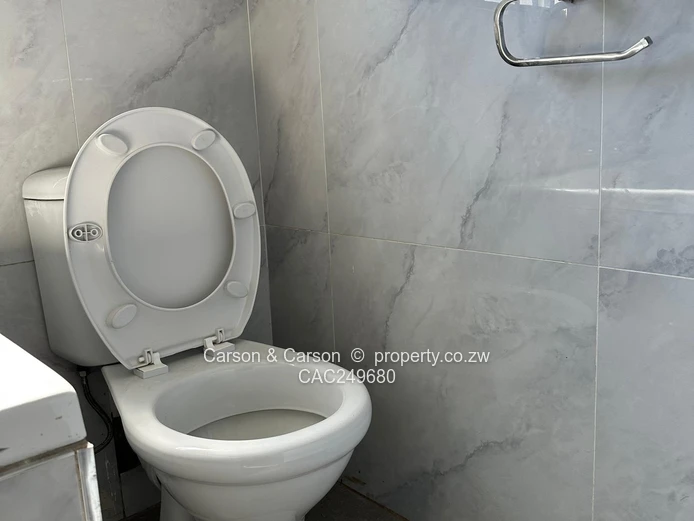 Modern 3-Bed Glaudina House - Fitted Kitchen & Built-ins