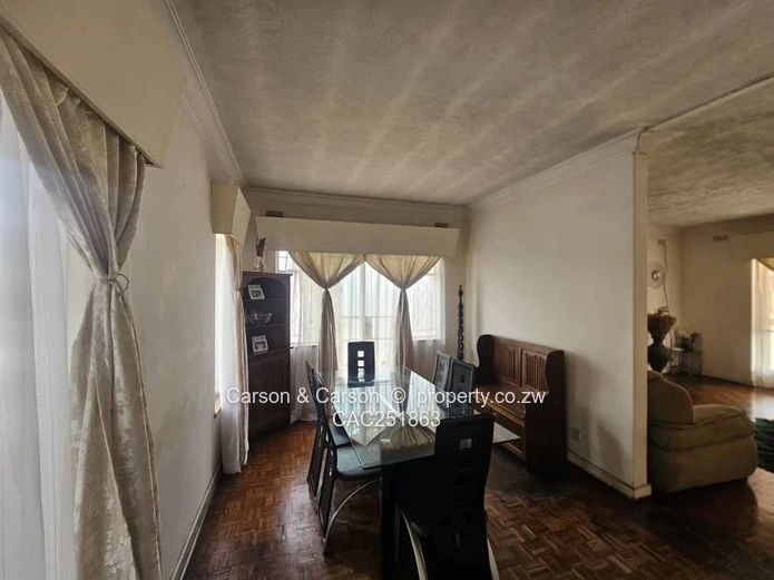 Queensdale 4-Bed Home with Secure Veranda & Large Yard