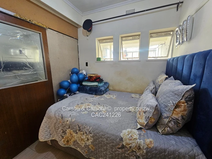 One and a half bedrooms flat for sale in the Avenues 