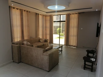 Spacious 4-Bedroom Flat with Borehole in Highlands, Harare North
