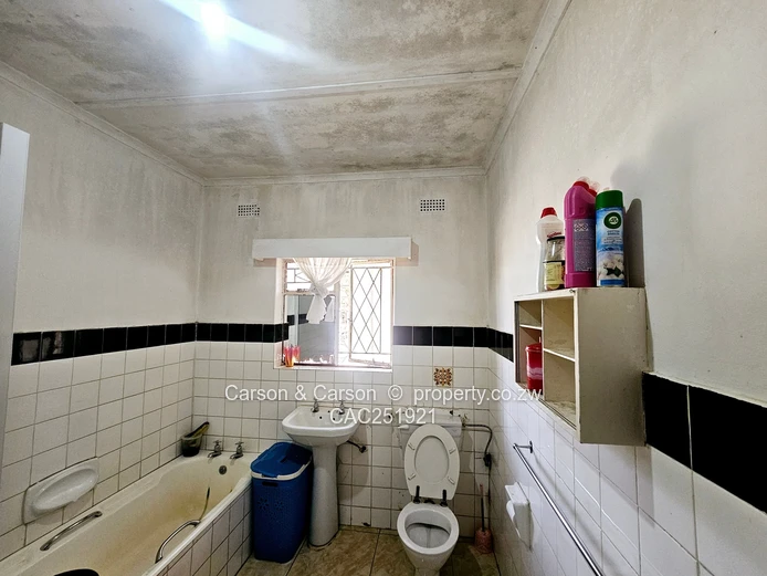 4 bed house for sale in Queensdale