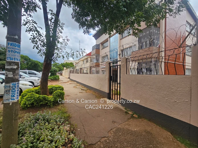 One and a half bedrooms flat for sale in the Avenues 