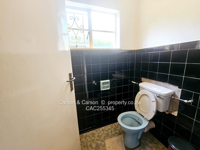 3 beds house for rent