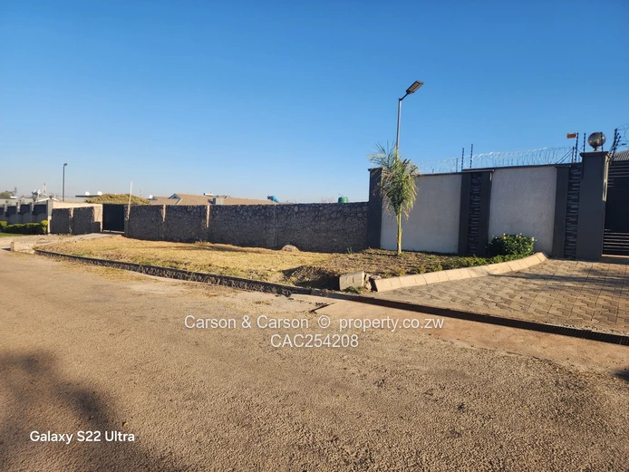 2000m² Waterfalls Stand — Tarred Main Road, Borehole