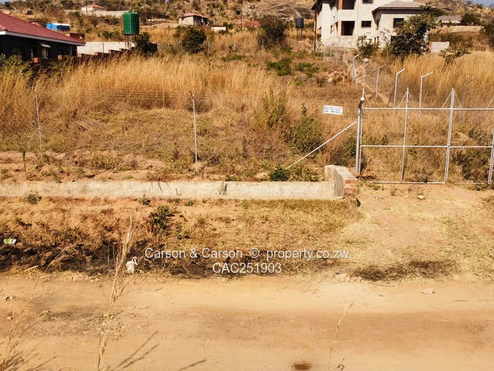 Spacious 1000m2 Stand in Crowhill Views — Gravel Roads