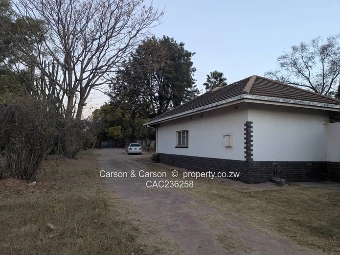 Waterfalls: 3-bed Home on 4600 m2 