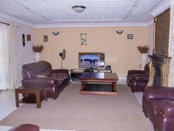 3 Bedroom Flat & Apartment