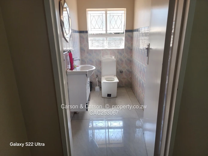 Spacious 5-Bed Windsor Park Home on 3,500m² with Borehole