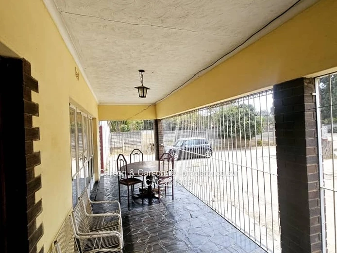 Queensdale 4-Bed Home with Secure Veranda & Large Yard
