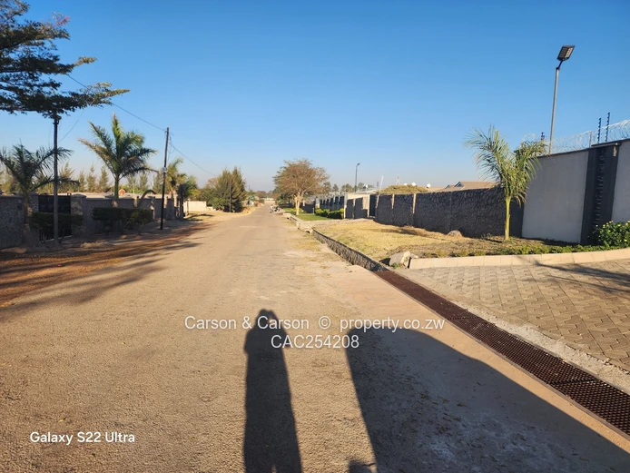 2000m² Waterfalls Stand — Tarred Main Road, Borehole