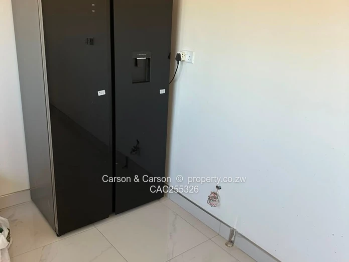 588m² Pomona Stand — Cottage, Tarred Roads & Water