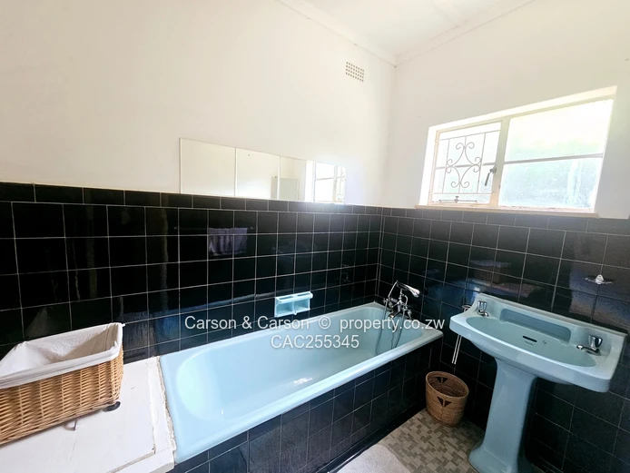 3 beds house for rent