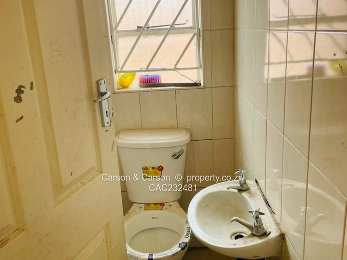 Amalinda 4-Bed House - Tiled Floors, Verandah & Kitchen