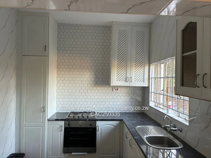 Luxury in leafy suburb furnished property to let 